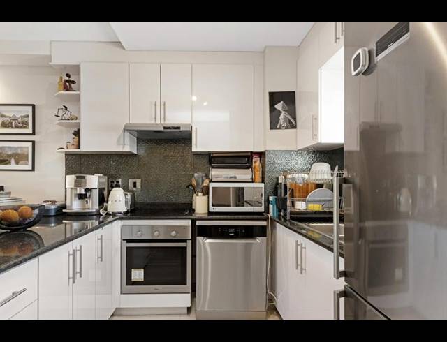 2 BEDROOM APARTMENT FOR SALE IN SEA POINT